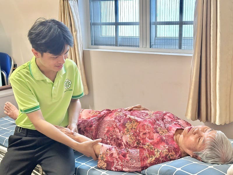 cham-soc-nguoi-cao-tuoi-dieu-tri-noi-tru-tai-benh-vien-binh-my-care-2