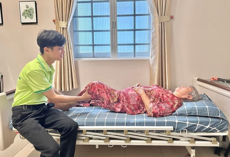 cham-soc-nguoi-cao-tuoi-phuc-hoi-chuc-nang-5