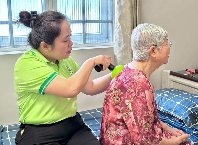 cham-soc-nguoi-cao-tuoi-sau-phau-thuat-1