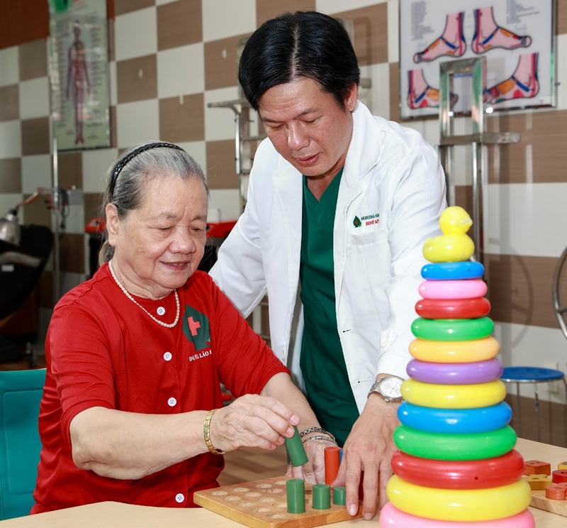 dich-vu-cham-soc-nguoi-cao-tuoi-tai-nha-o-tphcm-2