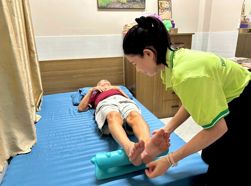 cham-soc-nguoi-cao-tuoi-sau-tai-bien-binh-my-care-2