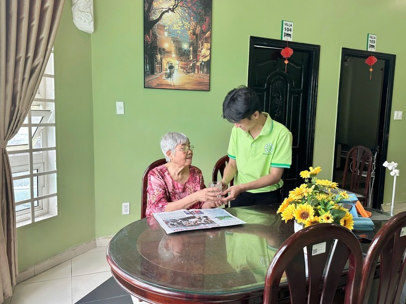 cham-soc-nguoi-cao-tuoi-sau-tai-bien-binh-my-care-3