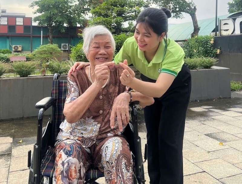 chuan-bi-gi-khi-dua-nguoi-cao-tuoi-di-kham-3