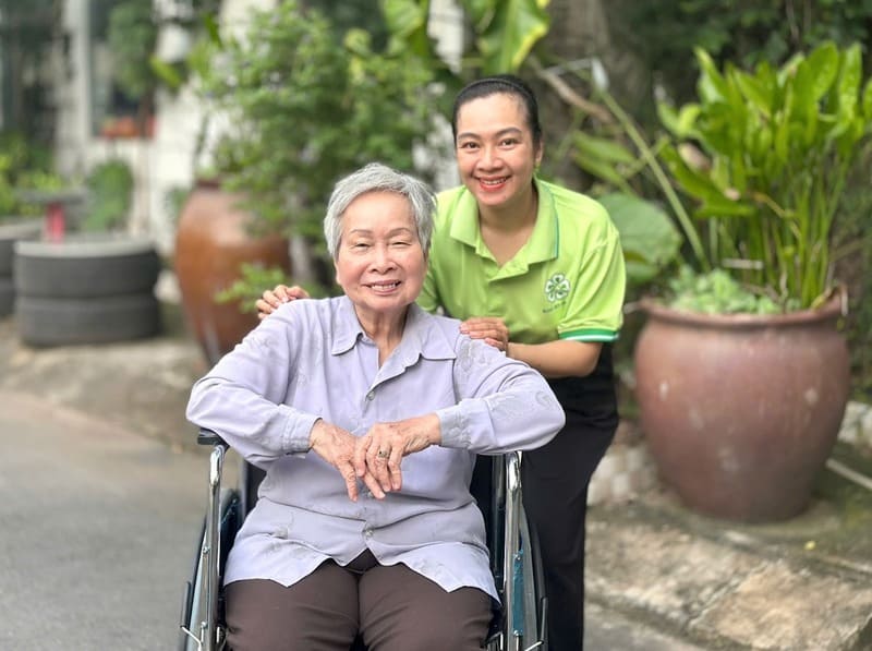 dich-vu-dua-nguoi-cao-tuoi-di-tai-kham-binh-my-care-3