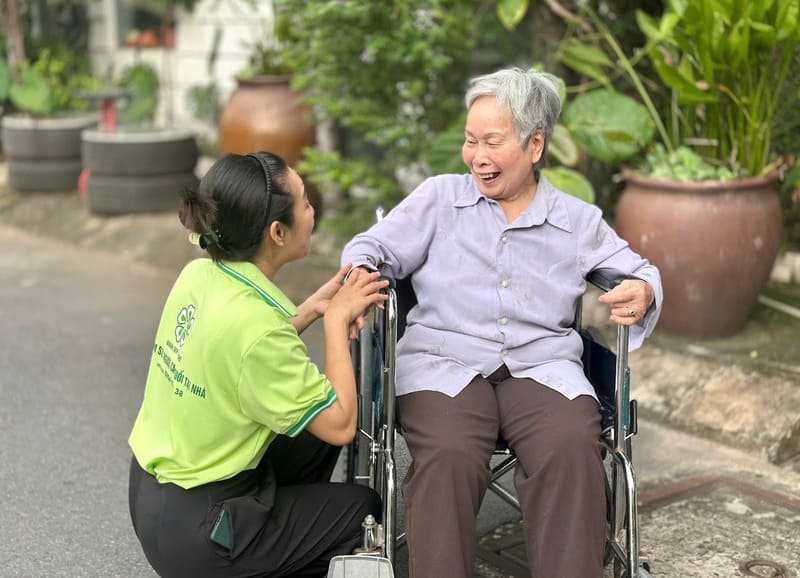 dich-vu-dua-nguoi-cao-tuoi-di-tai-kham-binh-my-care-4