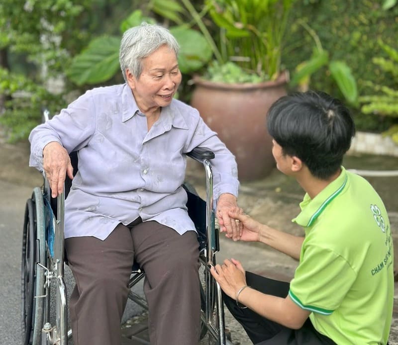 luu-y-khi-cham-soc-nguoi-cao-tuoi-tai-benh-vien-3