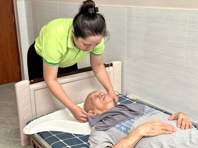 cham-soc-nguoi-gia-2