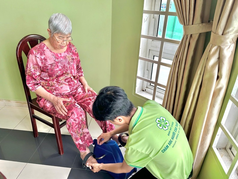 cham-soc-nguoi-gia-3