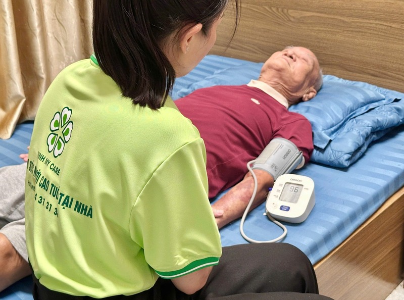 cham-soc-nguoi-gia-6