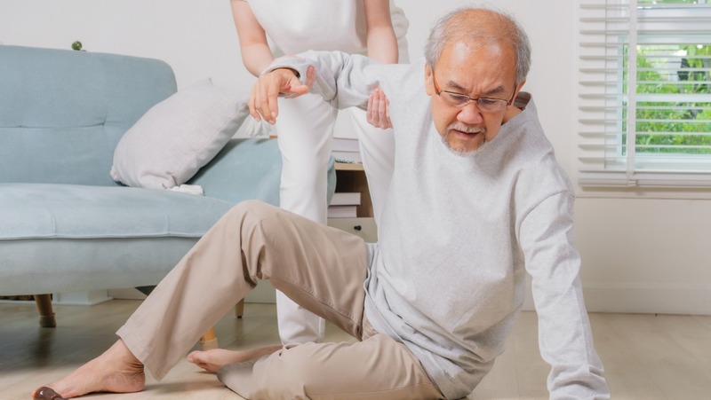 cham-soc-nguoi-gia-bi-nga-2