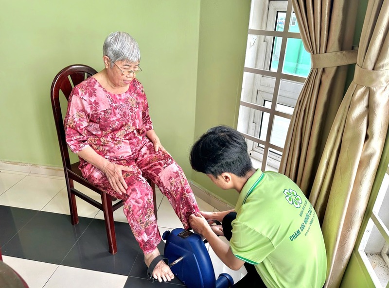 cham-soc-nguoi-gia-bi-nga-5