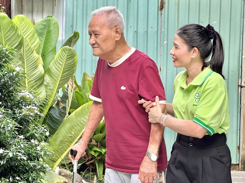 cham-soc-nguoi-gia-tai-nha-1