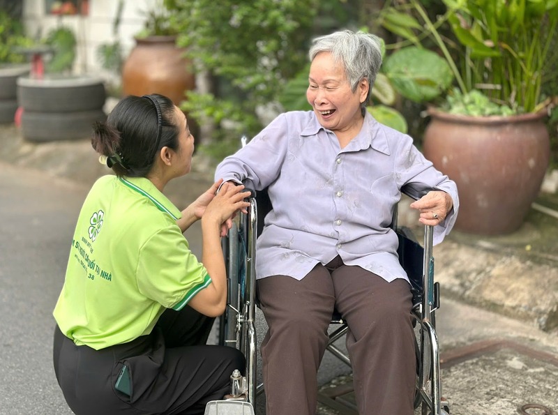 cham-soc-nguoi-gia-tai-nha-2