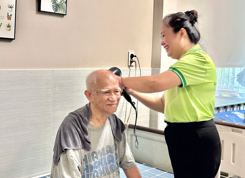 cham-soc-nguoi-gia-bi-lan-2