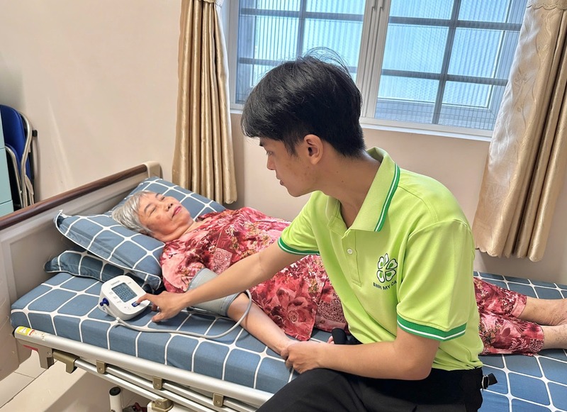 cham-soc-nguoi-gia-bi-lan-4