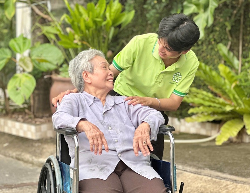 cham-soc-nguoi-gia-mat-tri-nho-5