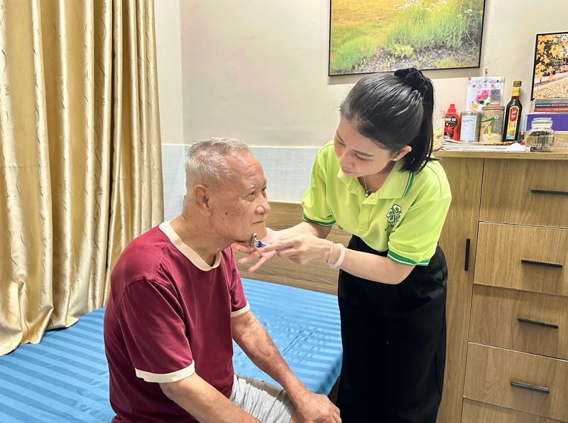 cham-soc-nguoi-gia-theo-gio-3