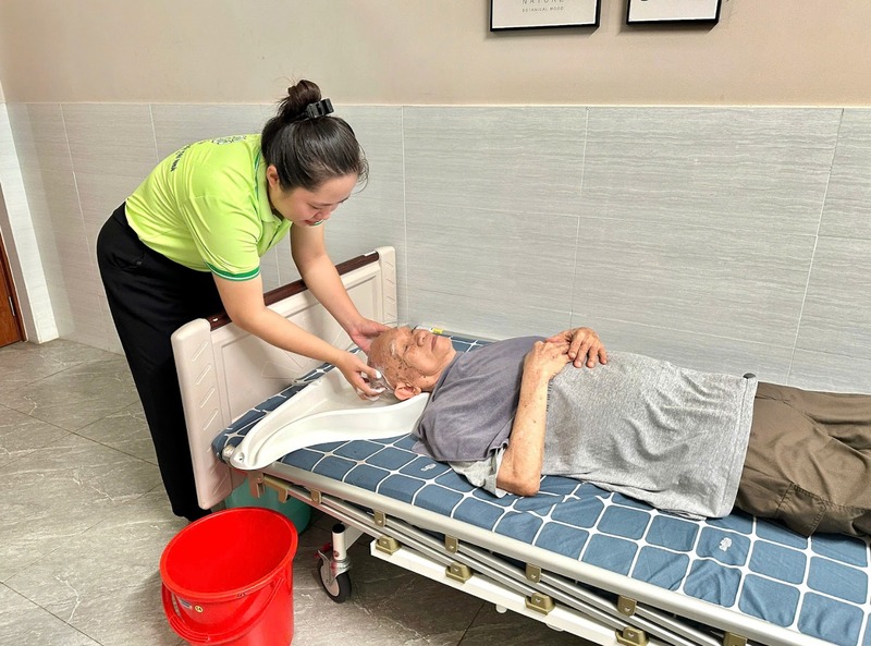 cham-soc-nguoi-gia-theo-gio-5