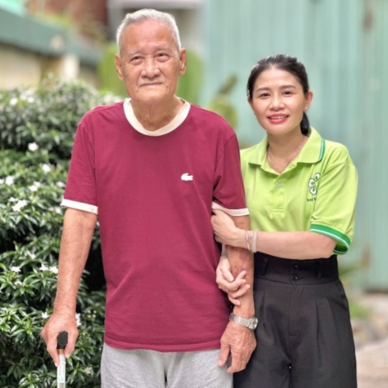 cham-soc-nguoi-cao-tuoi-bi-parkinson-1