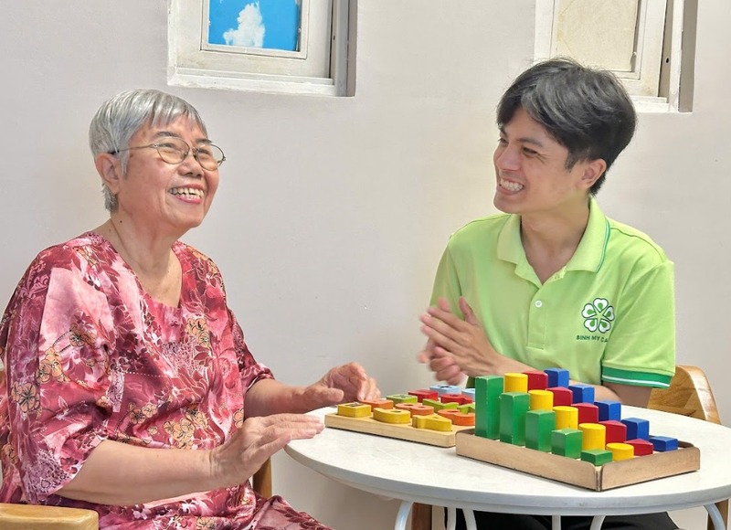 cham-soc-nguoi-cao-tuoi-bi-parkinson-6