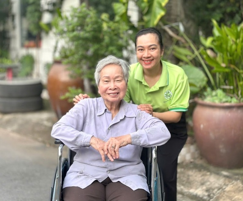 cham-soc-nguoi-cao-tuoi-bi-parkinson-7