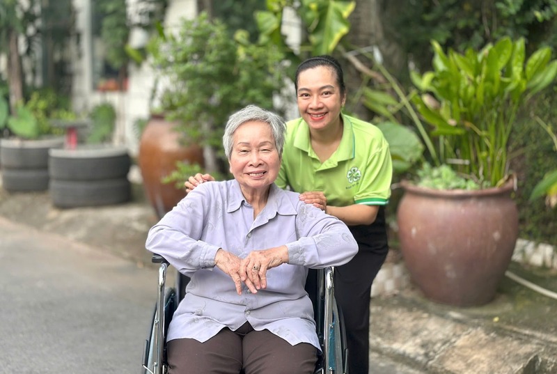 dao-tao-nhan-vien-y-te-cham-soc-nguoi-gia-5