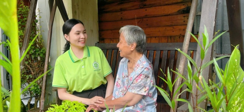dao-tao-nhan-vien-y-te-cham-soc-nguoi-gia-6