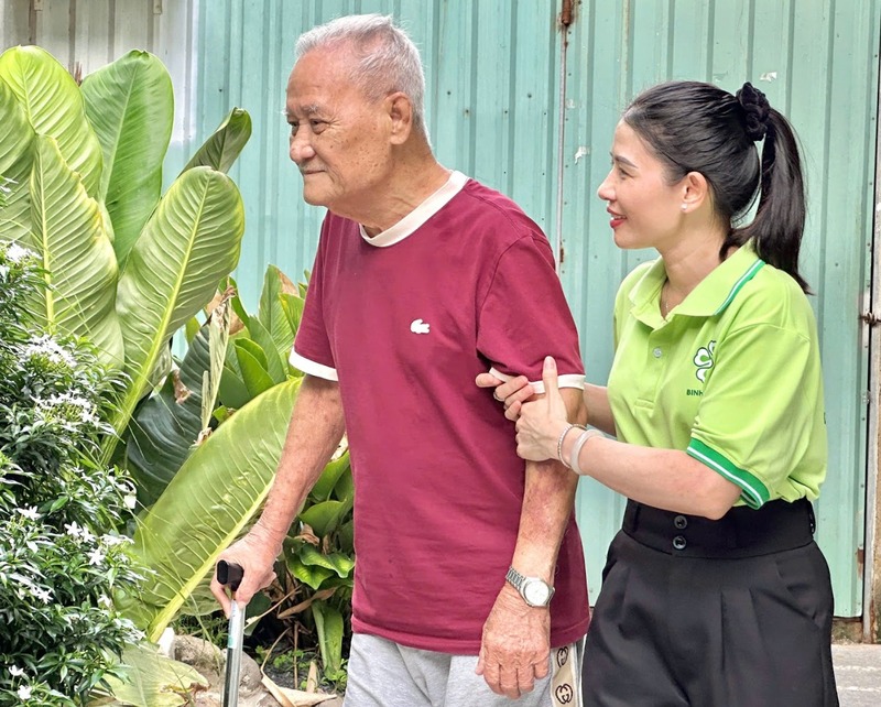 cham-soc-nguoi-gia-mat-ngu-5