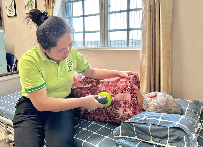 cham-soc-nguoi-gia-mat-ngu-6