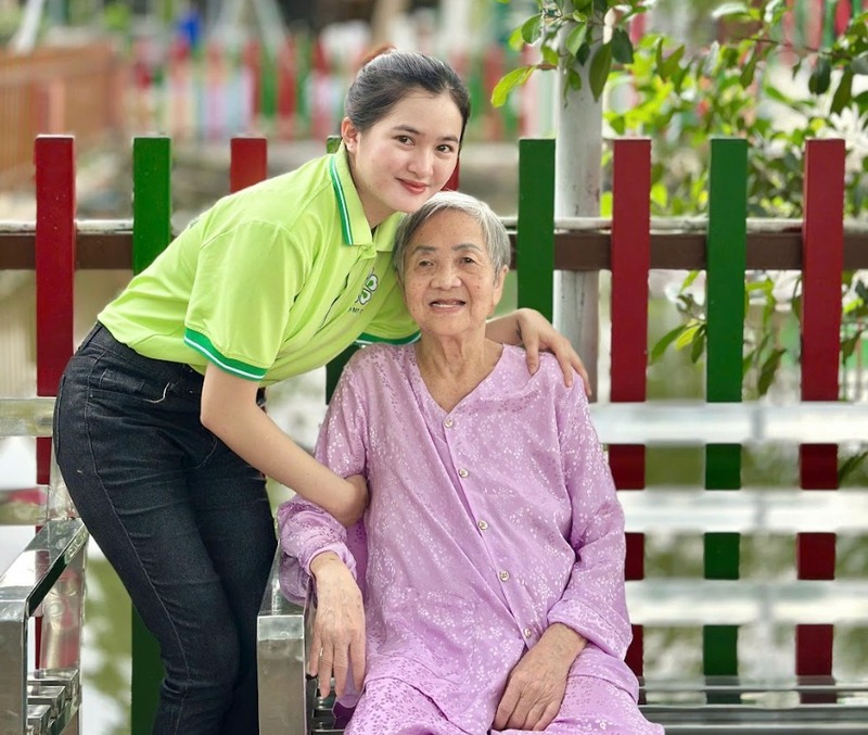 cham-soc-nguoi-gia-neo-don-2