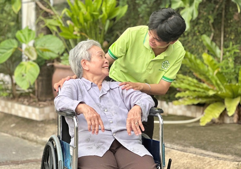 cham-soc-nguoi-gia-neo-don-3