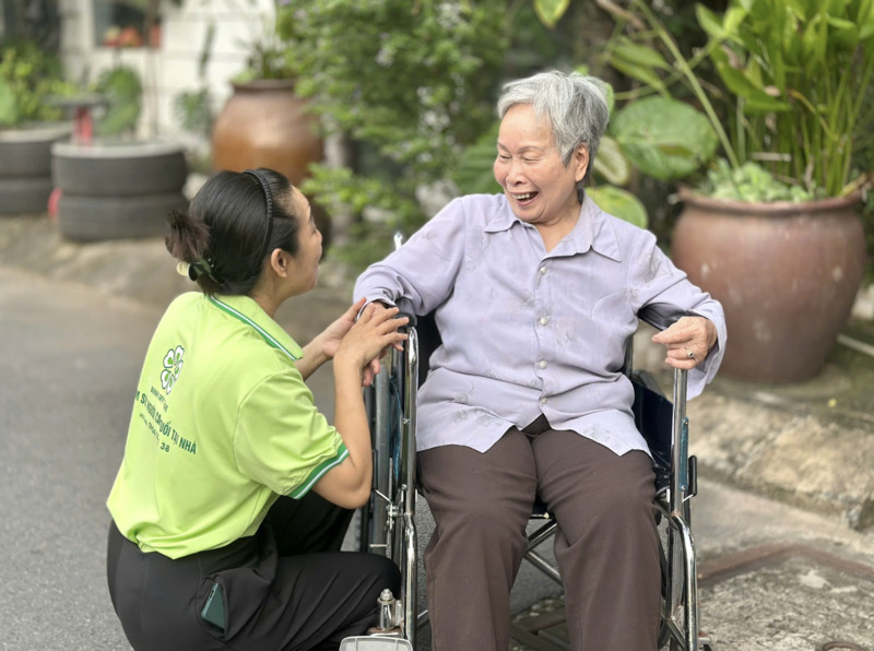 co-nen-thue-nguoi-cham-soc-nguoi-gia-tai-nha-khong-3